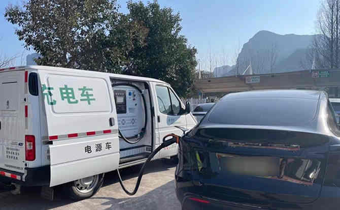 陈巴尔虎旗汽车搭电